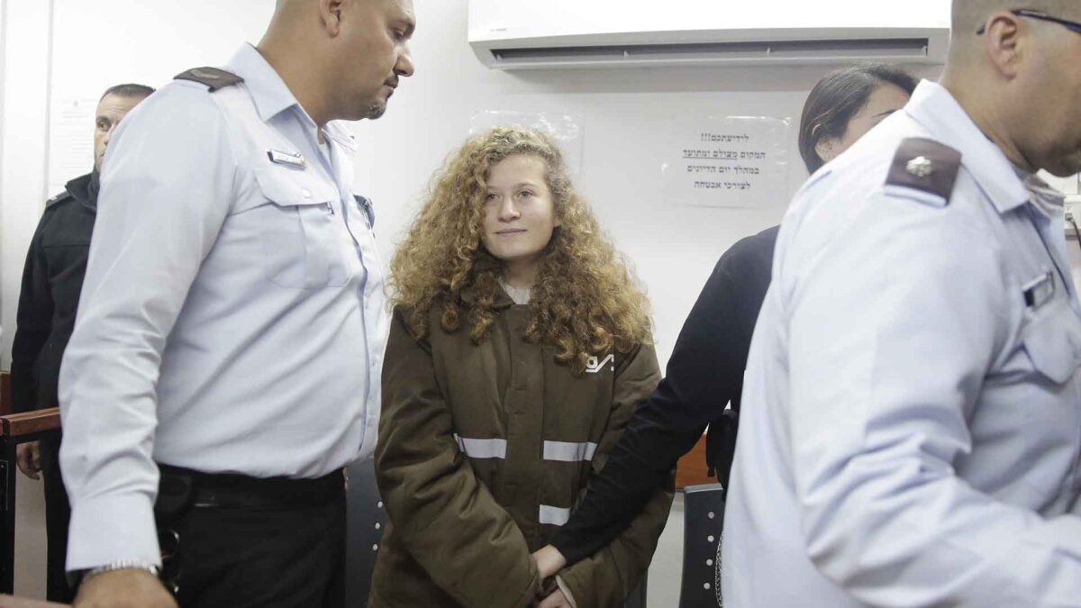 Ahed Tamimi sufrió acoso físico y psicológico en un interrogatorio, según su familia