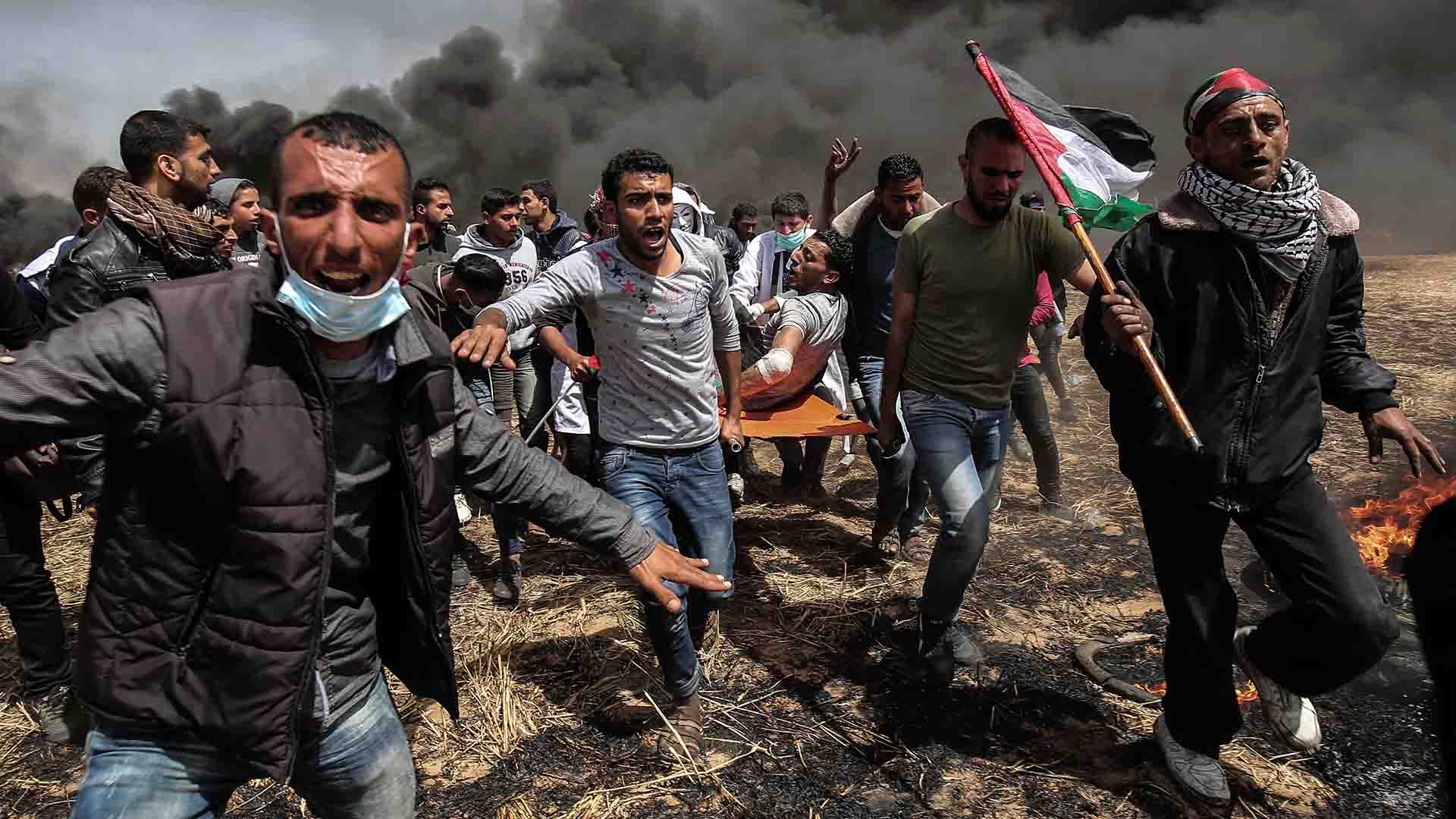 Al menos tres palestinos muertos y 250 heridos por el Ejército en protestas en Gaza