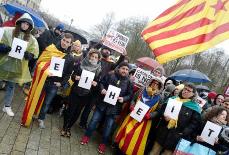 Cientos de personas se manifiestan en Berlín para pedir la libertad de Puigdemont