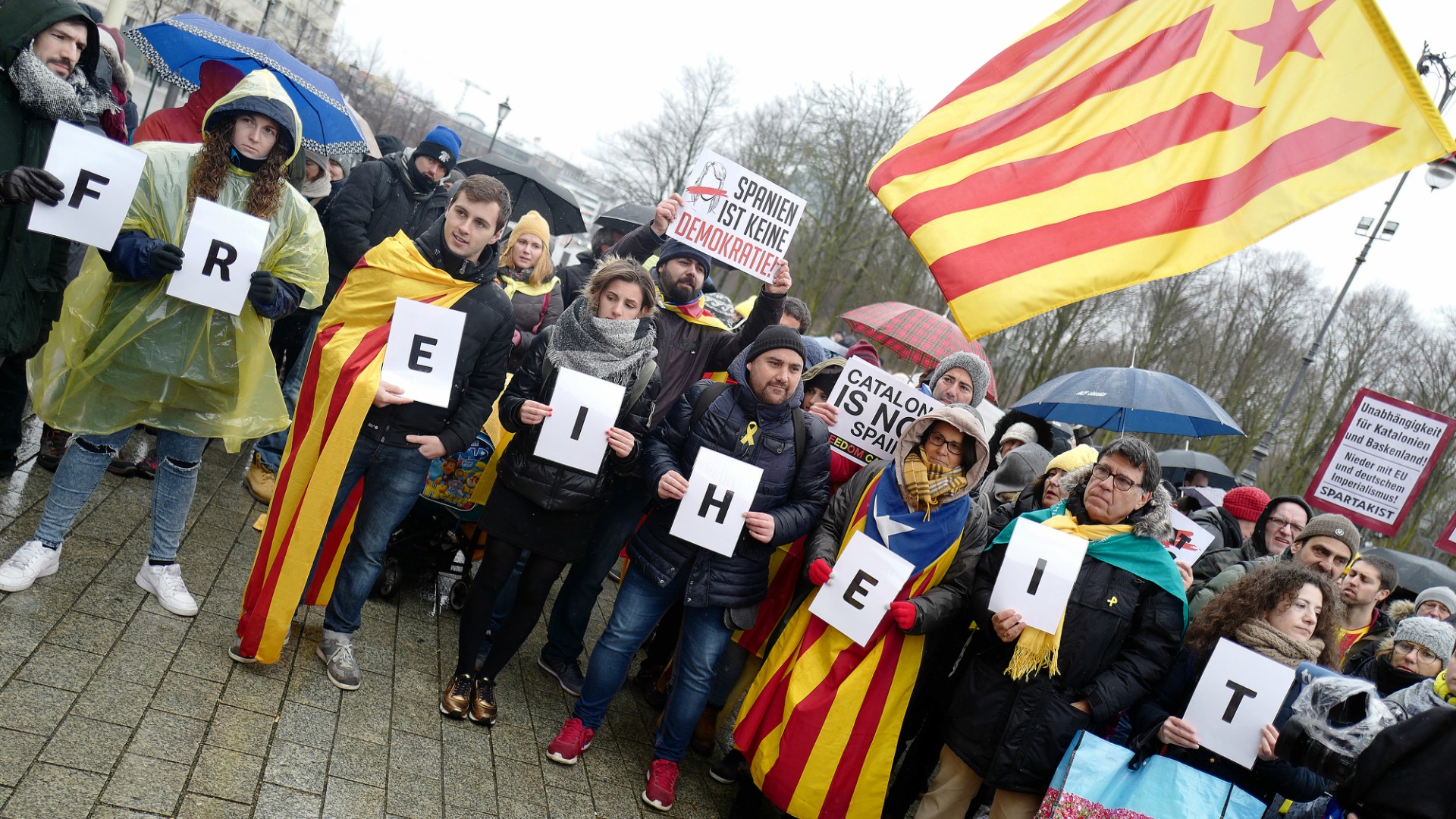 Cientos de personas se manifiestan en Berlín para pedir la libertad de Puigdemont