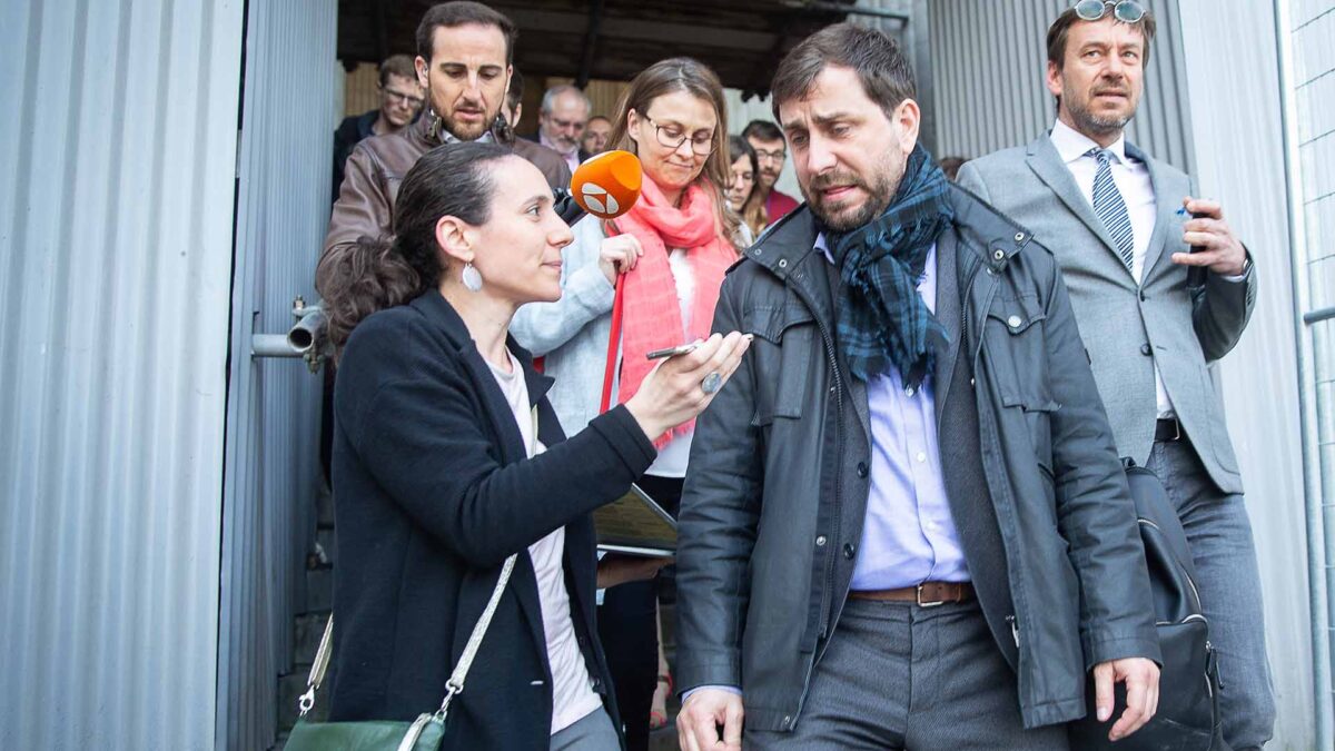 Comín pide a la Mesa del Parlament delegar su voto y allana el camino para una investidura