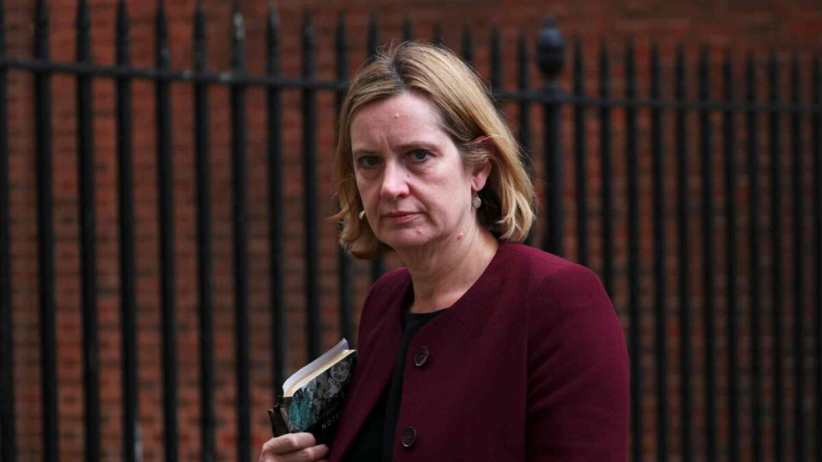 Dimite la ministra del Interior británica, Amber Rudd