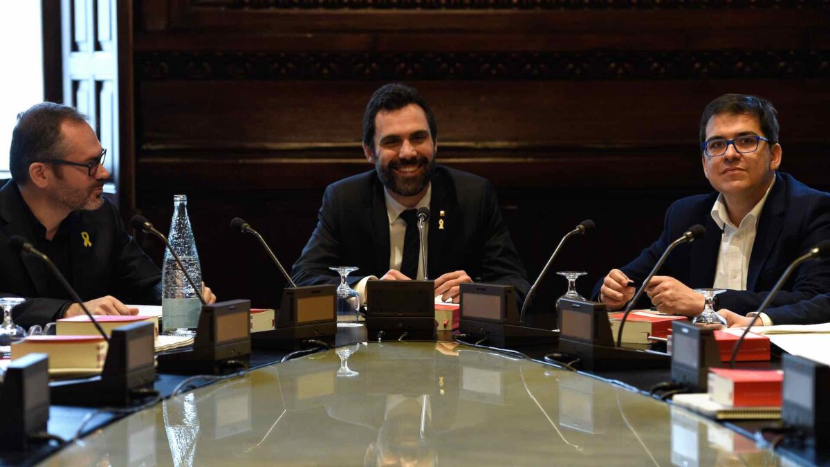 El Gobierno estudia denunciar por malversación al Parlament por querellarse contra Llarena