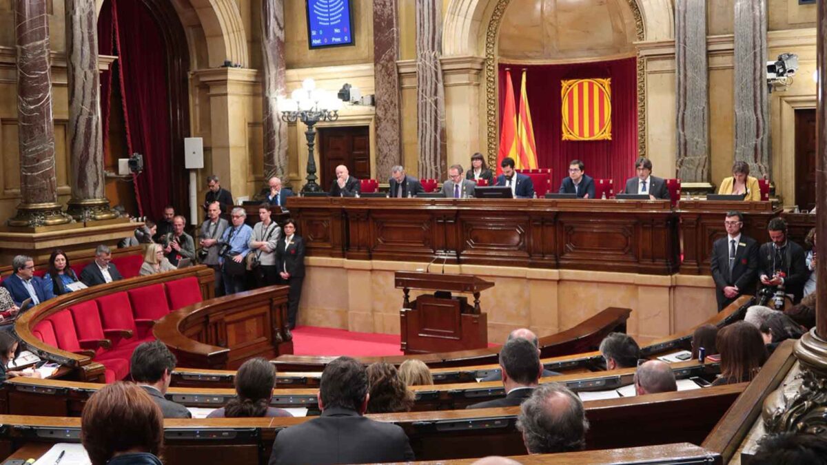 El Parlament rechaza con el voto delegado de Puigdemont la comparecencia de Torrent