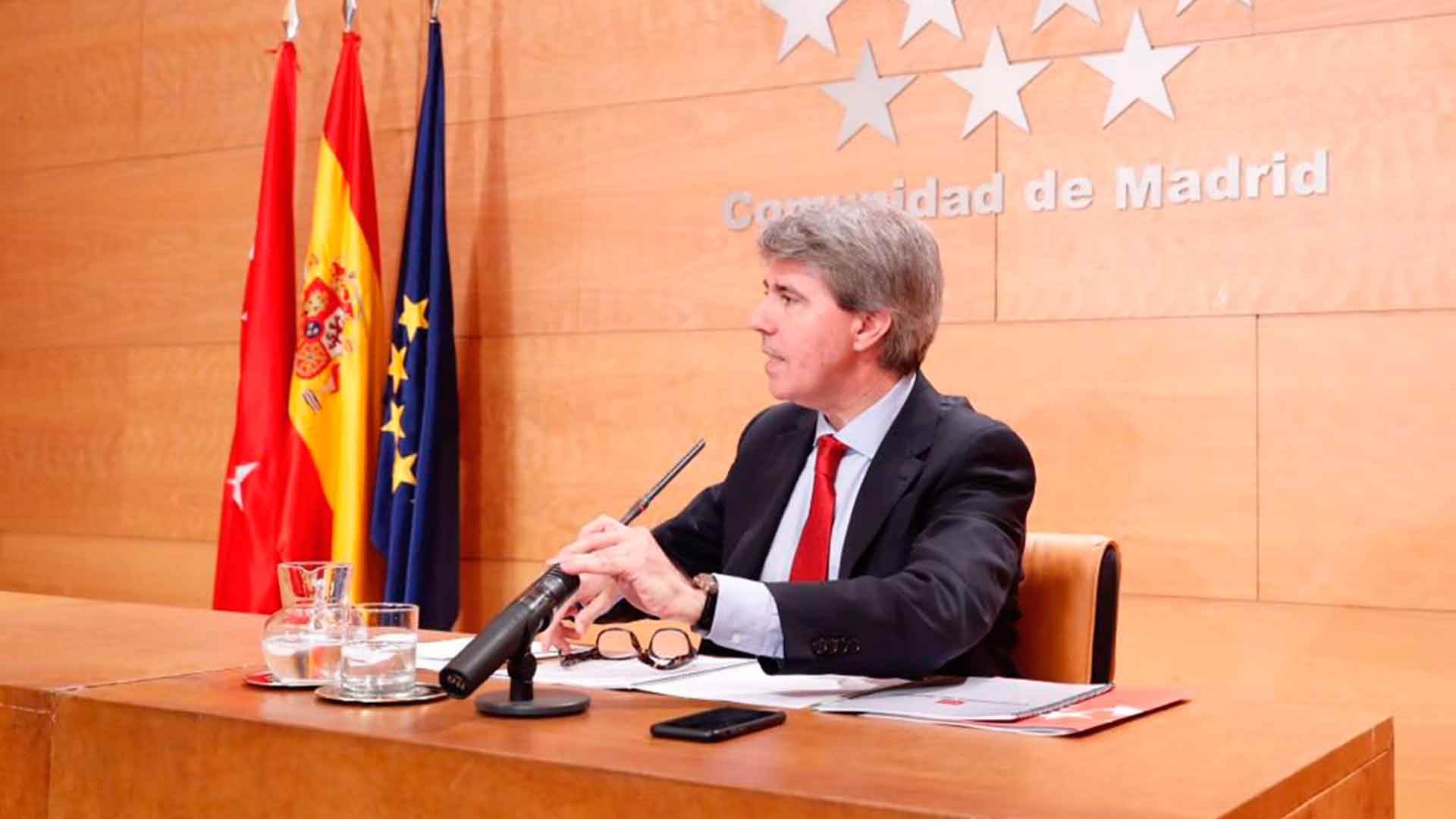 El presidente en funciones de Madrid asegura que Cifuentes no incumplió el código ético del PP