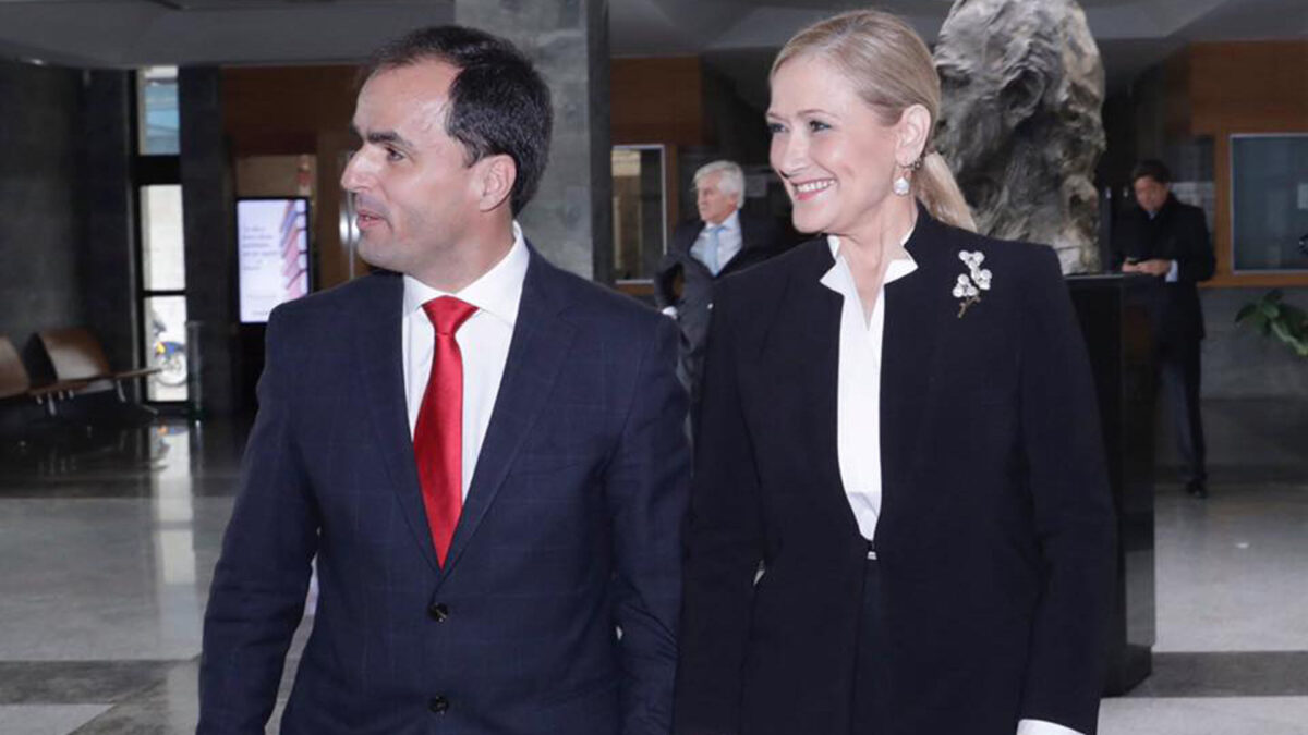 El rector de la Rey Juan Carlos asegura que no consta que Cifuentes defendiera su TFM