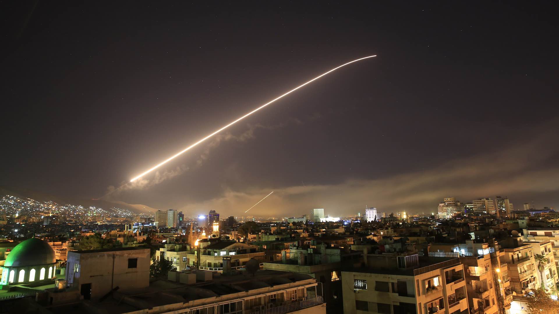 Estados Unidos bombardea Siria en alianza con Reino Unido y Francia