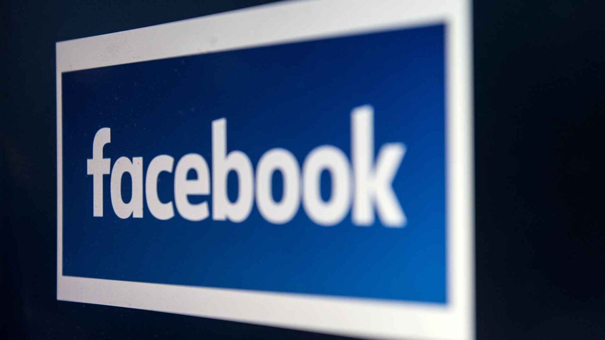 Facebook reconoce que accede a datos de internautas ajenos a la red social