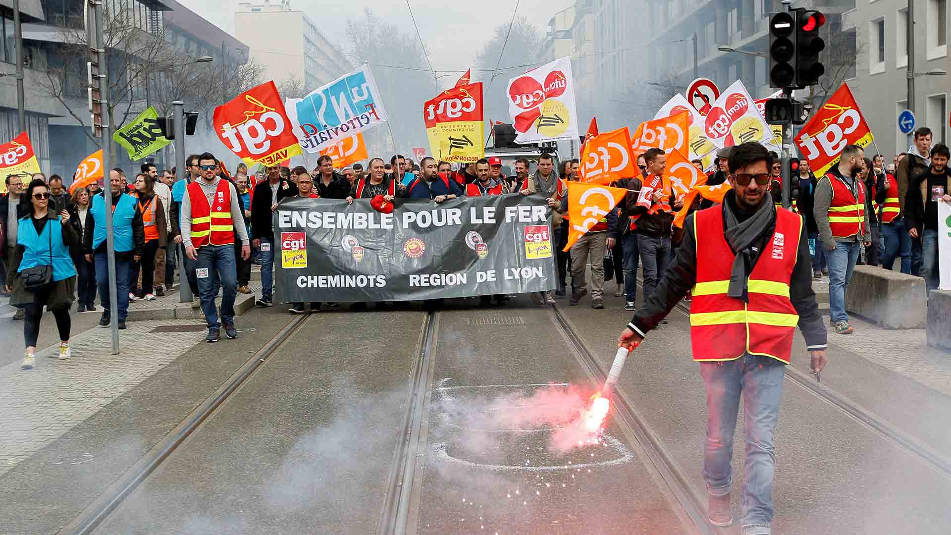 Francia vive una segunda jornada de huelga de trenes con millones de afectados
