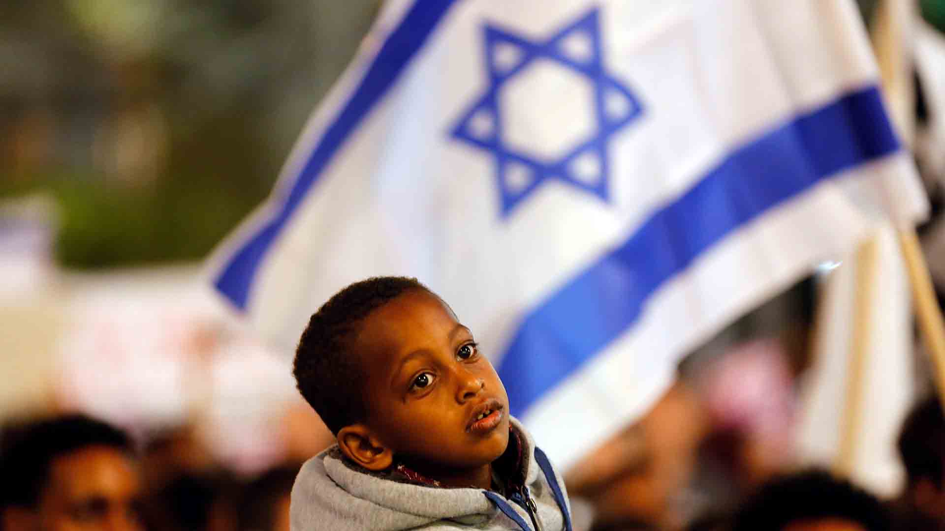 Israel cancela el acuerdo con la ONU para no deportar inmigrantes africanos