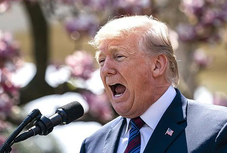 James Comey afirma que Trump actúa en la Casa Blanca como un "jefe de la mafia"