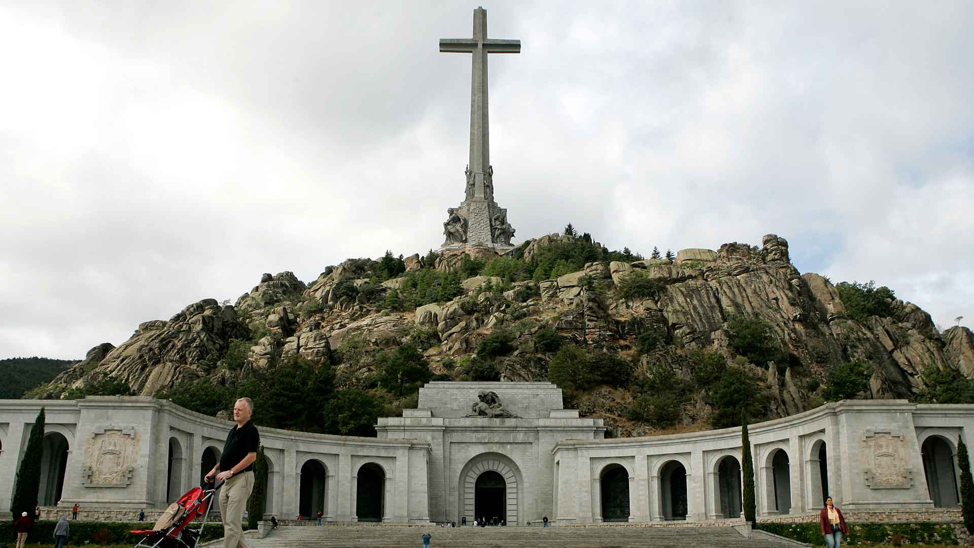El Gobierno aprobará el viernes el decreto que permitirá exhumar a Franco
