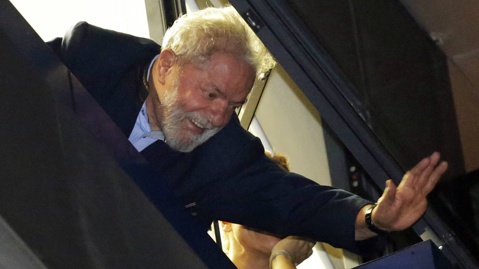 Lula desafía a la Justicia y se atrinchera en su sindicato