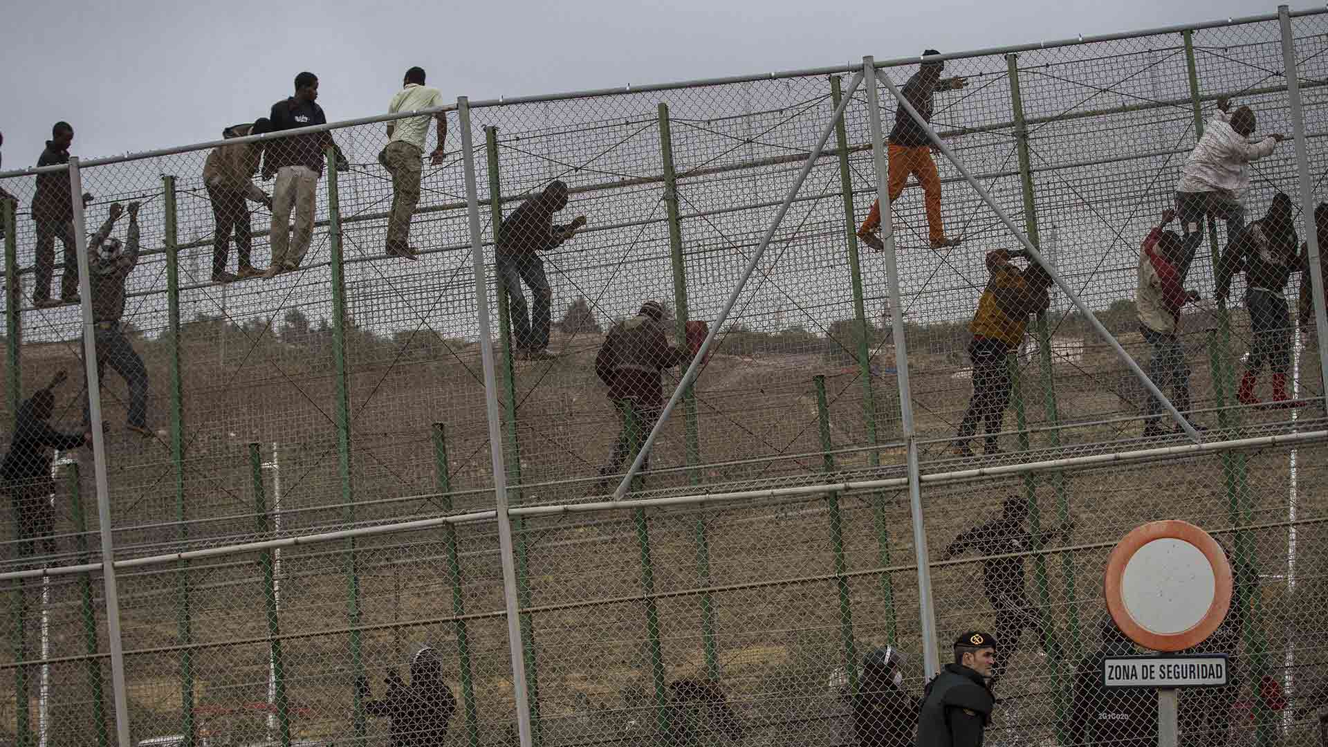Marruecos detiene a unos 50 migrantes que intentaban cruzar la frontera en Ceuta