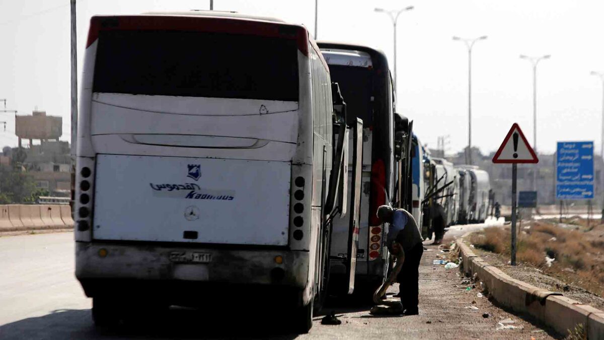 Comienza la evacuación del último feudo de los rebeldes en Guta Oriental