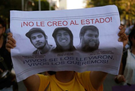 Miles de universitarios rechazan la versión oficial sobre el asesinato de los tres estudiantes mexicanos