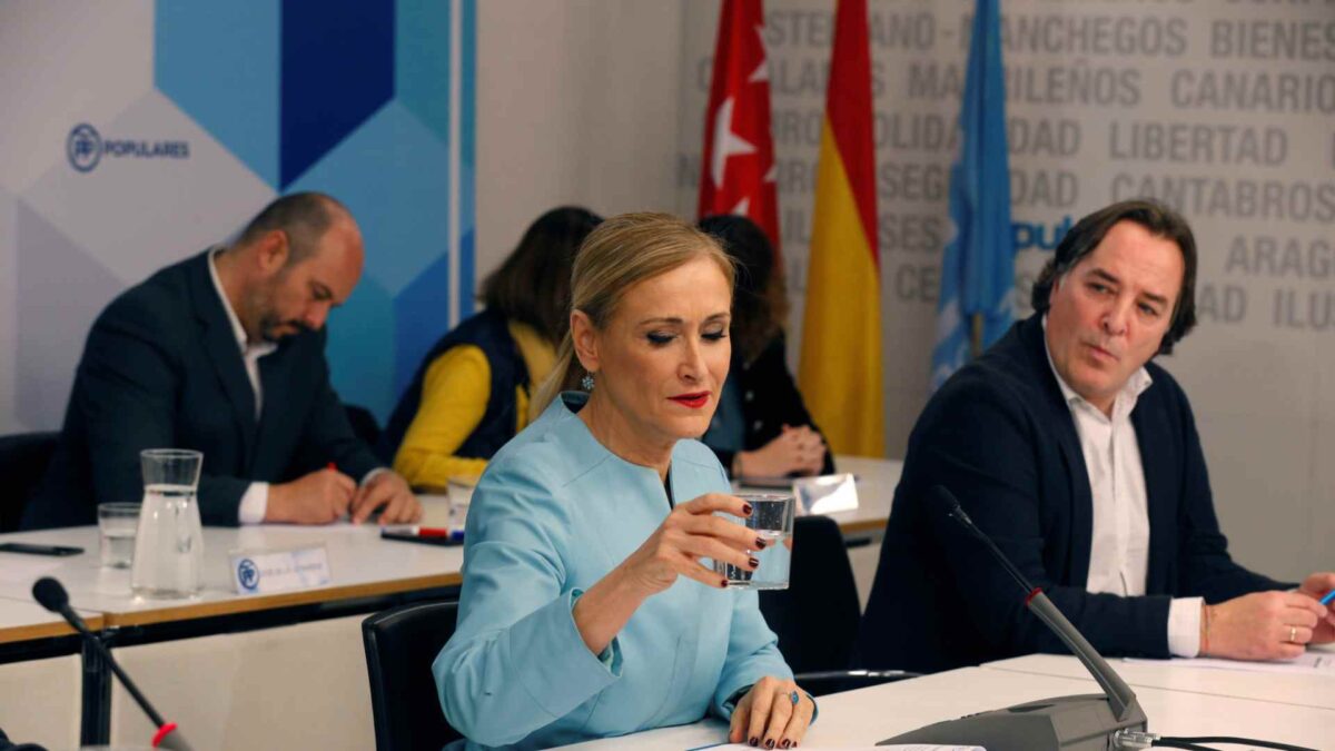 Nuevos datos complican la comparecencia de Cifuentes para explicar su máster