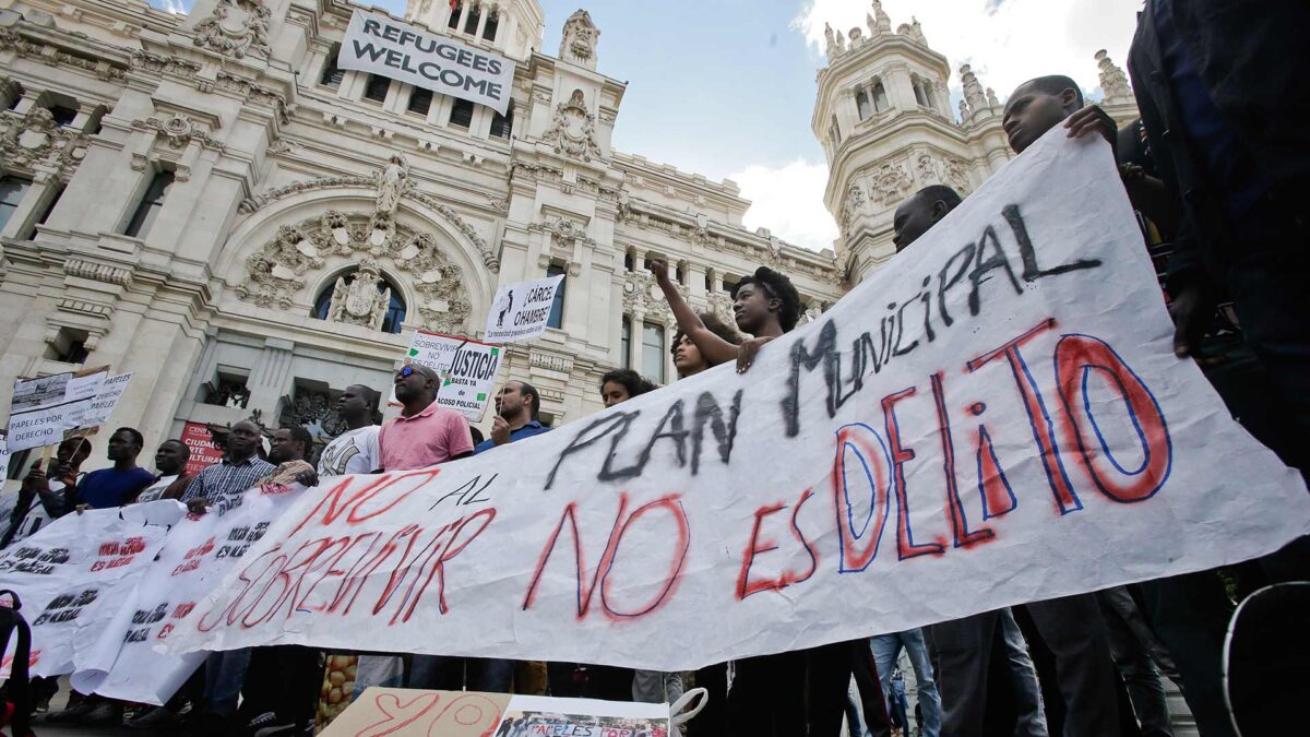 ¿Por qué los manteros no quieren 5.000 euros de Ahora Madrid?