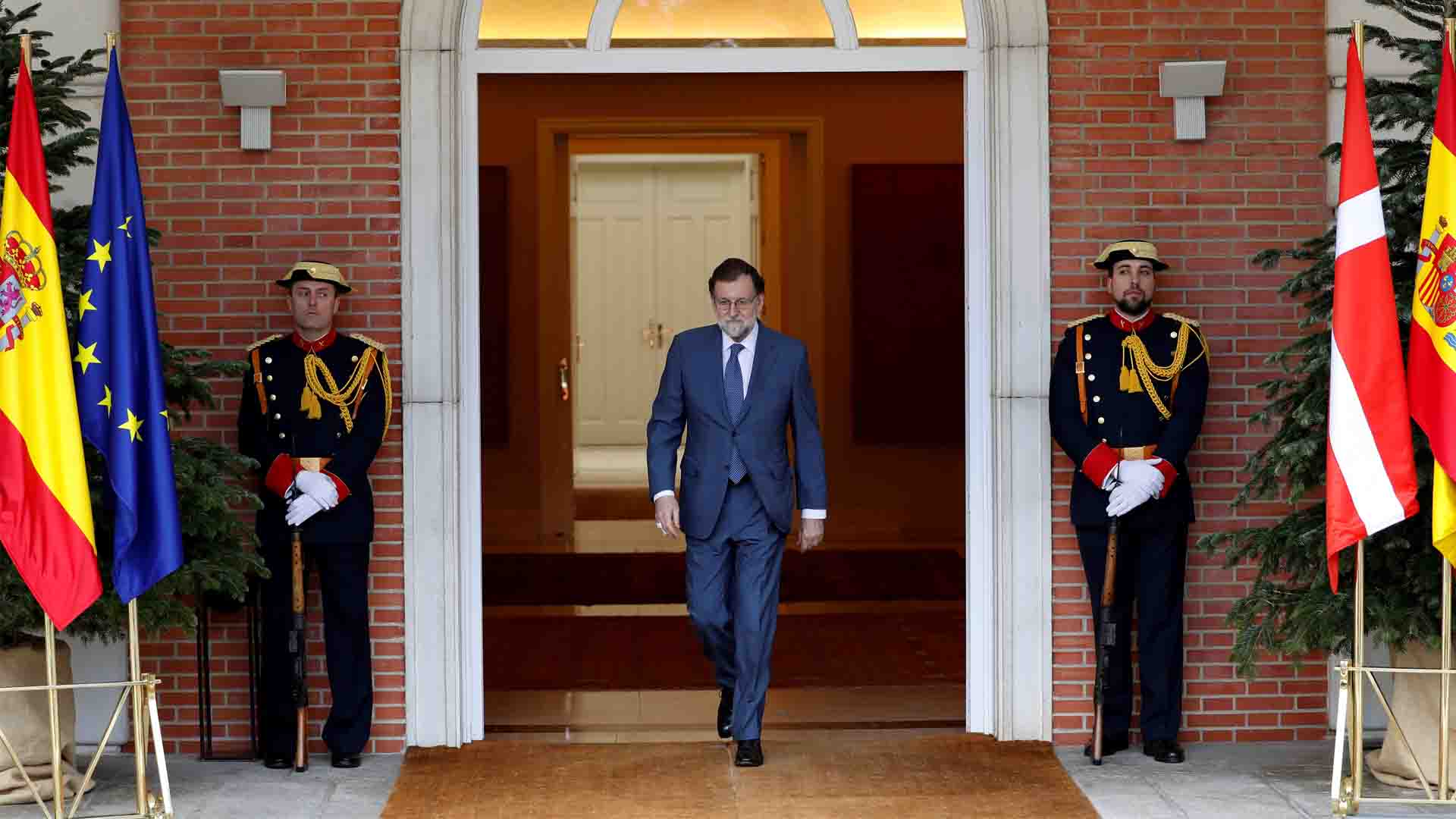 Rajoy mantiene de momento a Cifuentes en el cargo y arremete contra Ciudadanos
