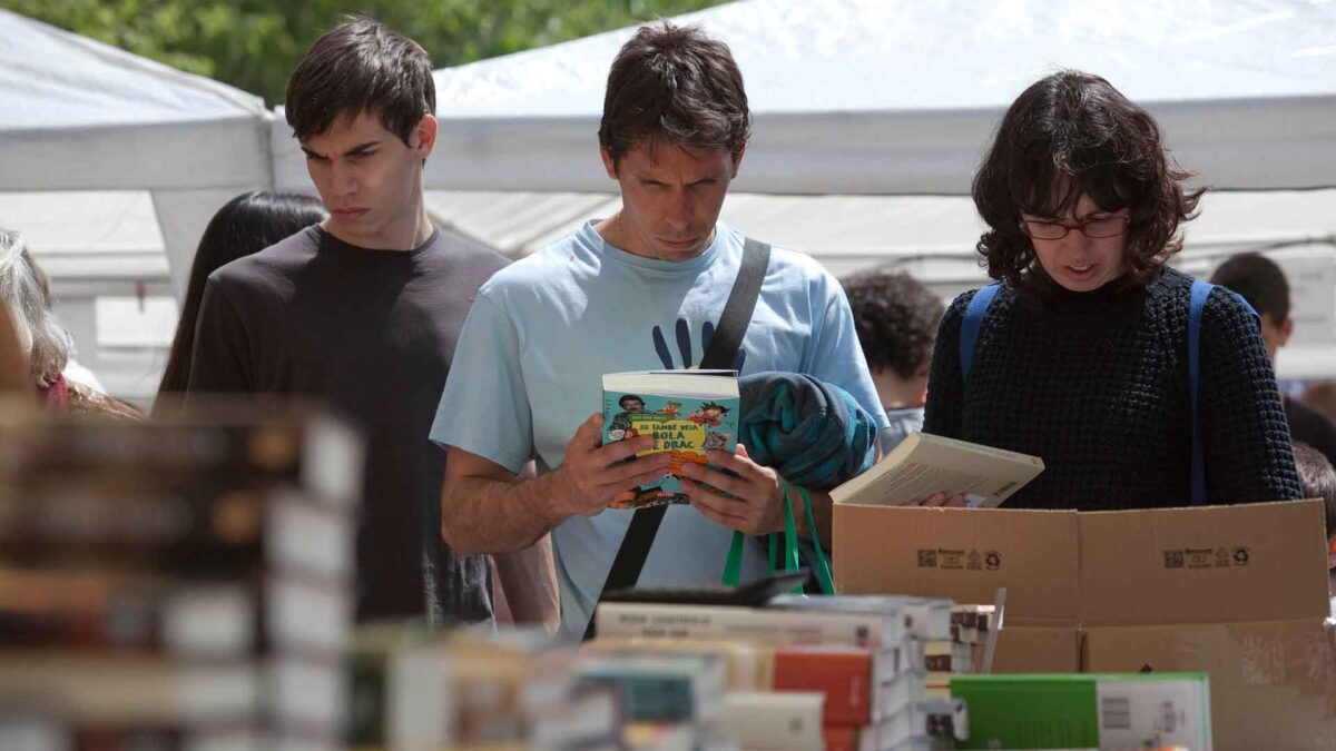 El Día del Libro y Sant Jordi en tiempos de Netflix y audiolibros