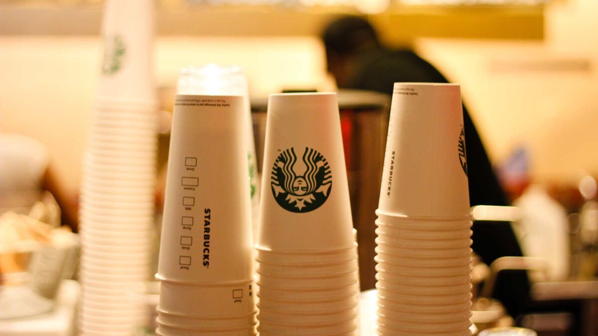 Starbucks cerrará durante un día todas sus tiendas en EEUU para educar a sus empleados contra el racismo