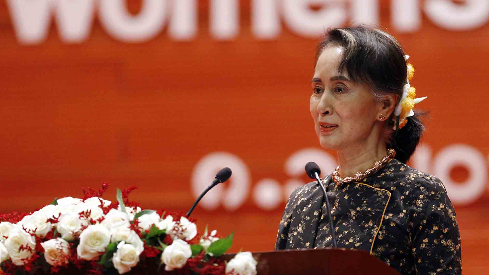 Suu Kyi defiende la acción de su Gobierno pese a la persecución a los rohingya