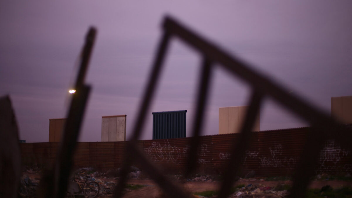 Trump anuncia que enviará tropas a la frontera con México mientras «se construye el muro»