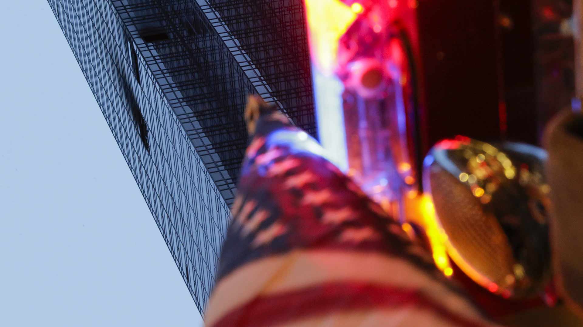 Un muerto y cuatro heridos tras un incendio en la Torre Trump