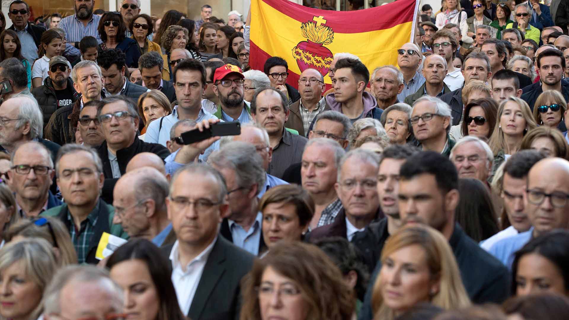Unas 2.500 personas muestran en Pamplona su apoyo a los agredidos en Alsasua