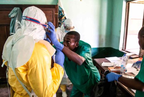 La OMS combate el brote de ébola en el Congo con 4.000 vacunas