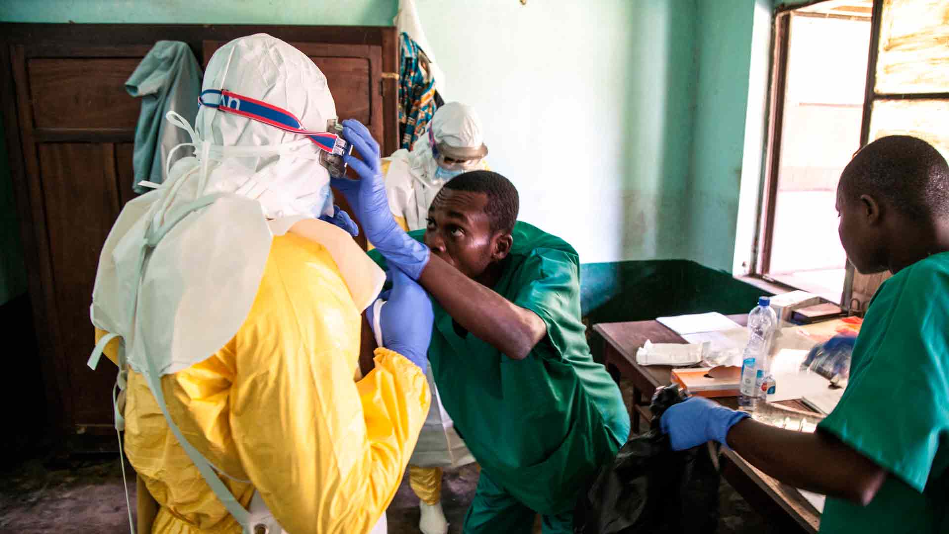 La OMS combate el brote de ébola en el Congo con 4.000 vacunas