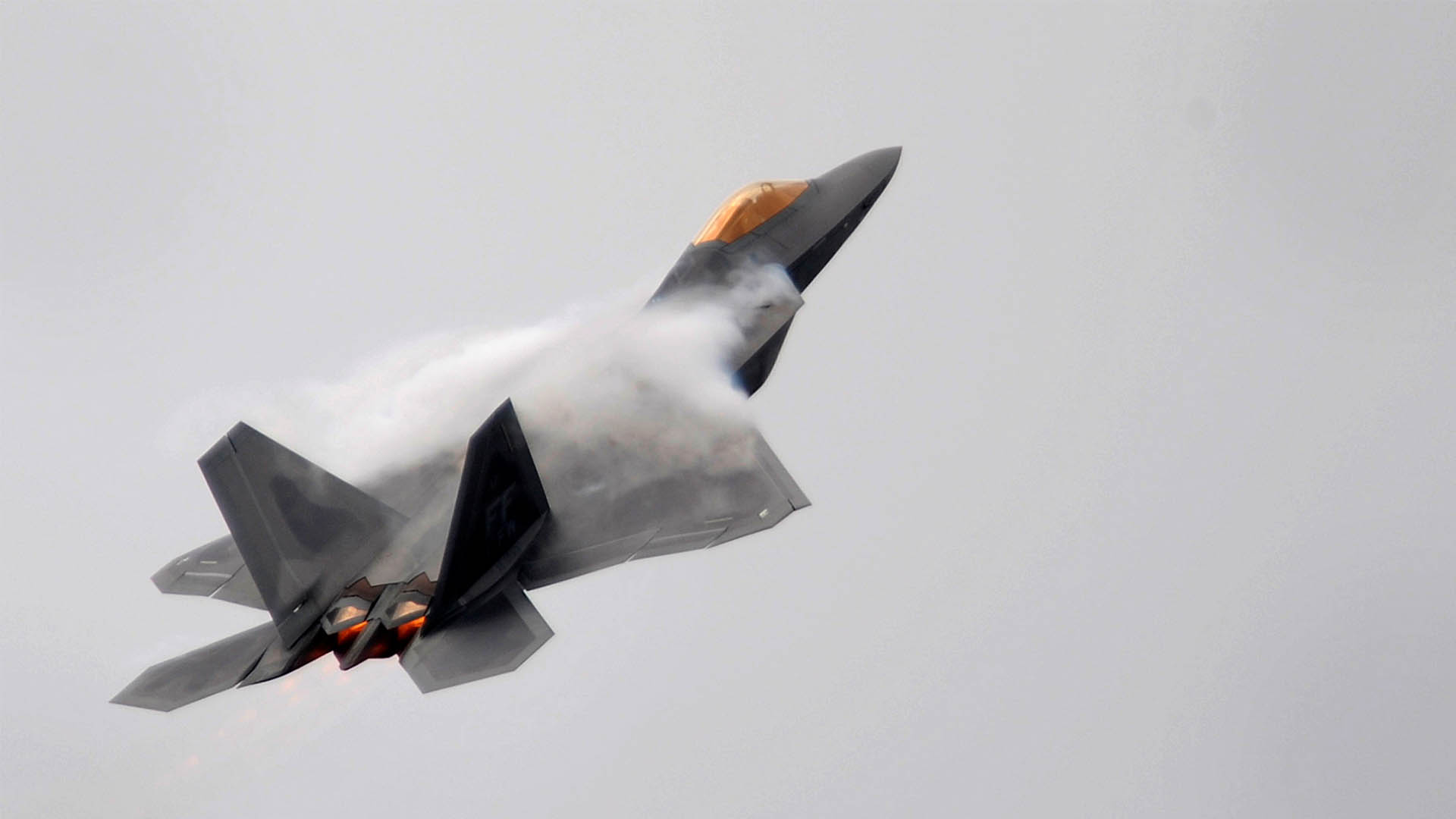 Cazas estadounidenses F-22 aterrizan en Corea del Sur para realizar maniobras