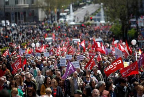 Decenas de miles de españoles se manifiestan por mejores condiciones laborales en el Día del Trabajo