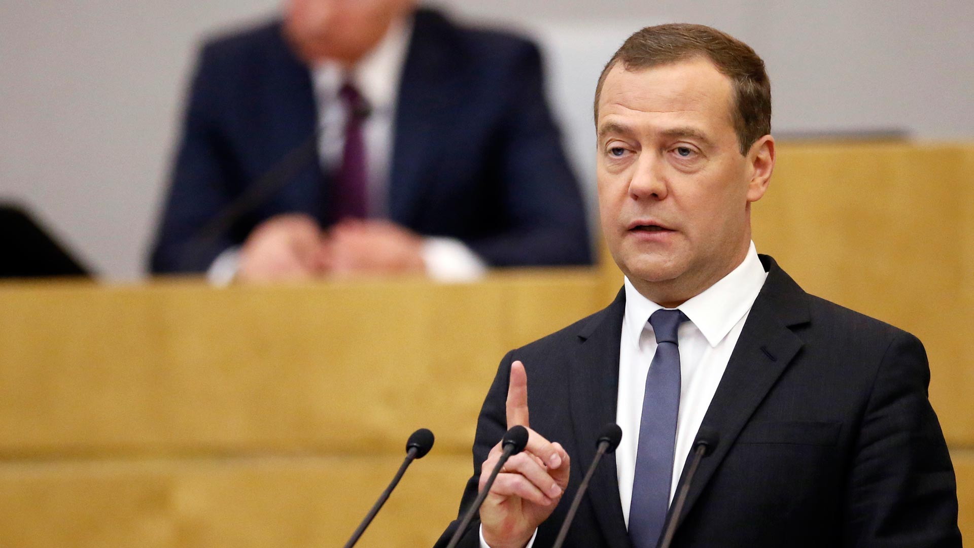 El Parlamento ruso nombra a Dimitri Medvédev primer ministro
