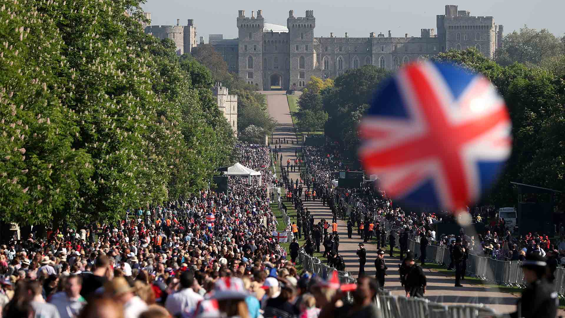 El príncipe Harry y Meghan Markle se casan bajo una expectación que se extiende de Windsor a todo el mundo