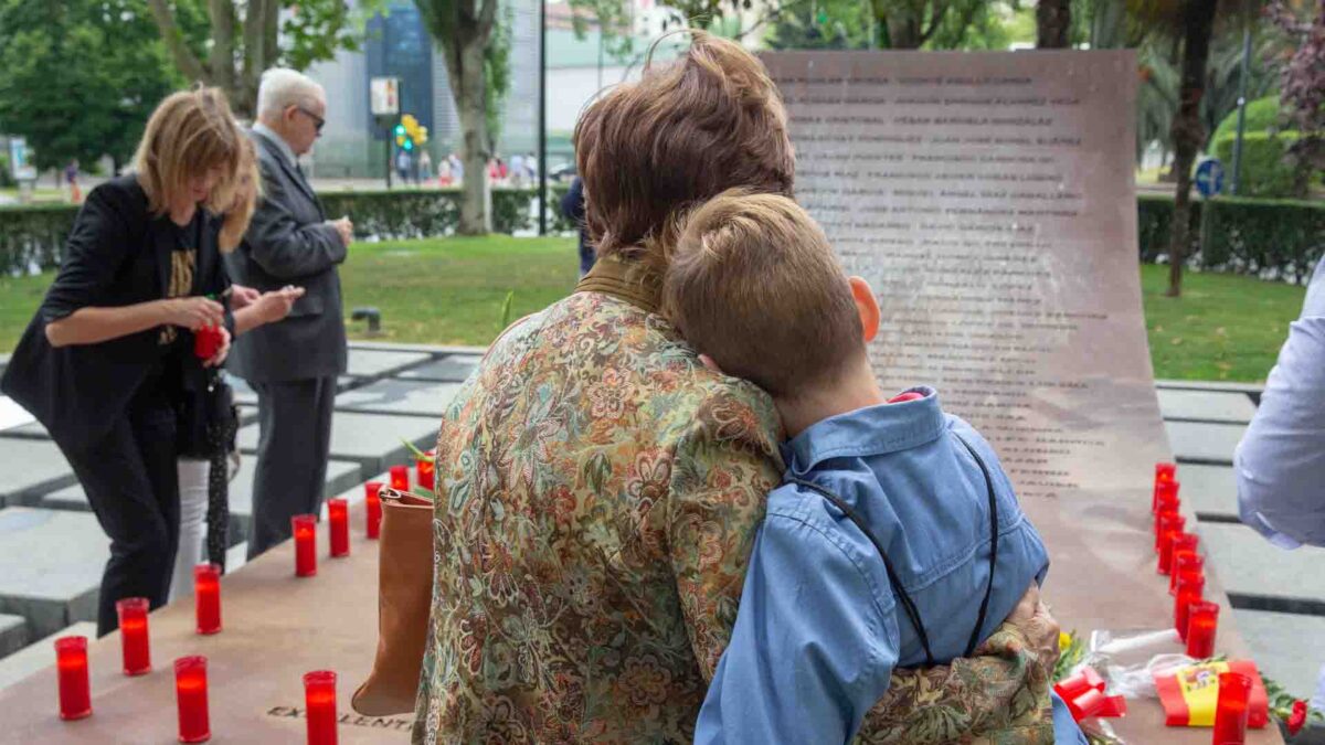 Hallan en un cementerio turco una pierna de una víctima del accidente del Yak-42