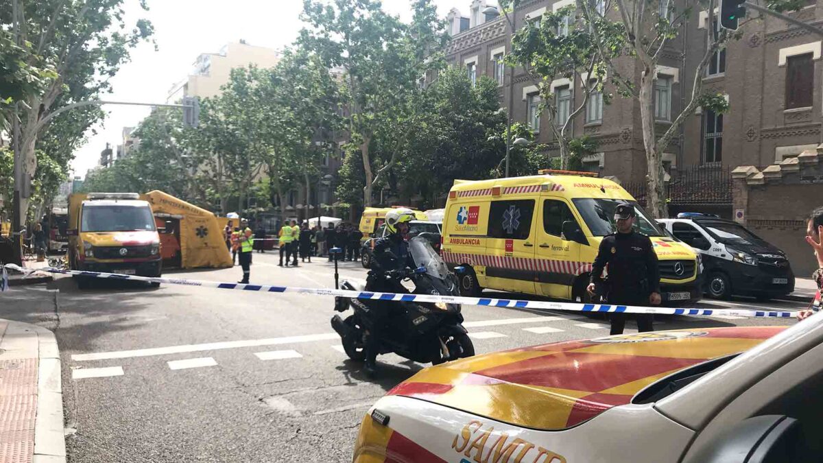 Hallan muerto a uno de los dos trabajadores sepultados por el derrumbe de un edificio en Madrid