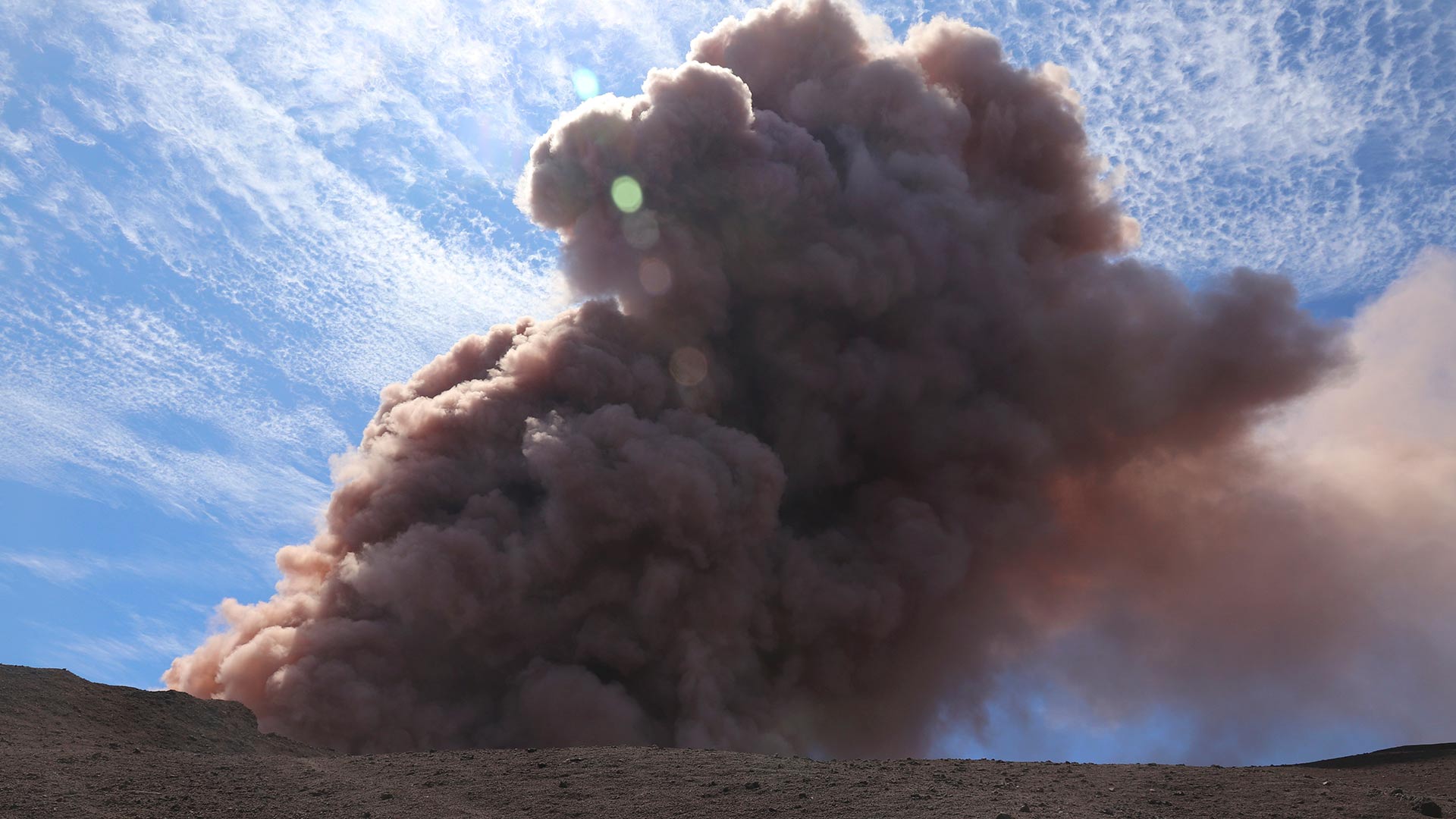 La erupción de un volcán en Hawái obliga a evacuar a miles de personas