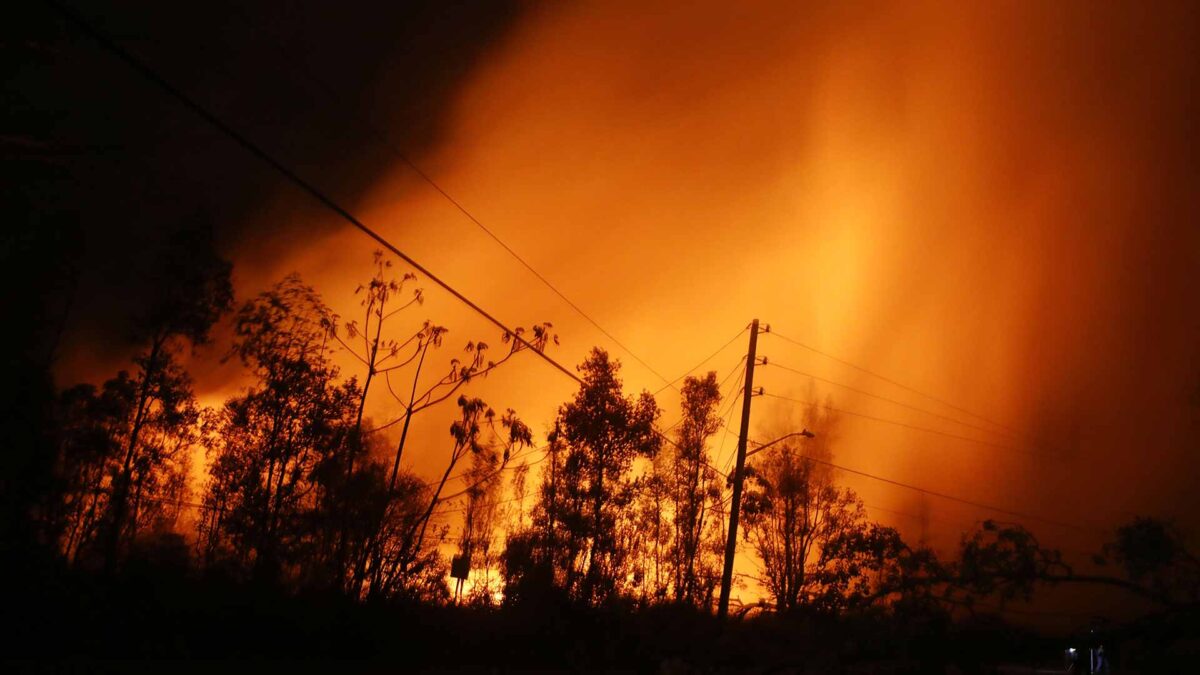 La erupción del volcán hawaiano Kilauea deja una nube de 9.000 metros de ceniza