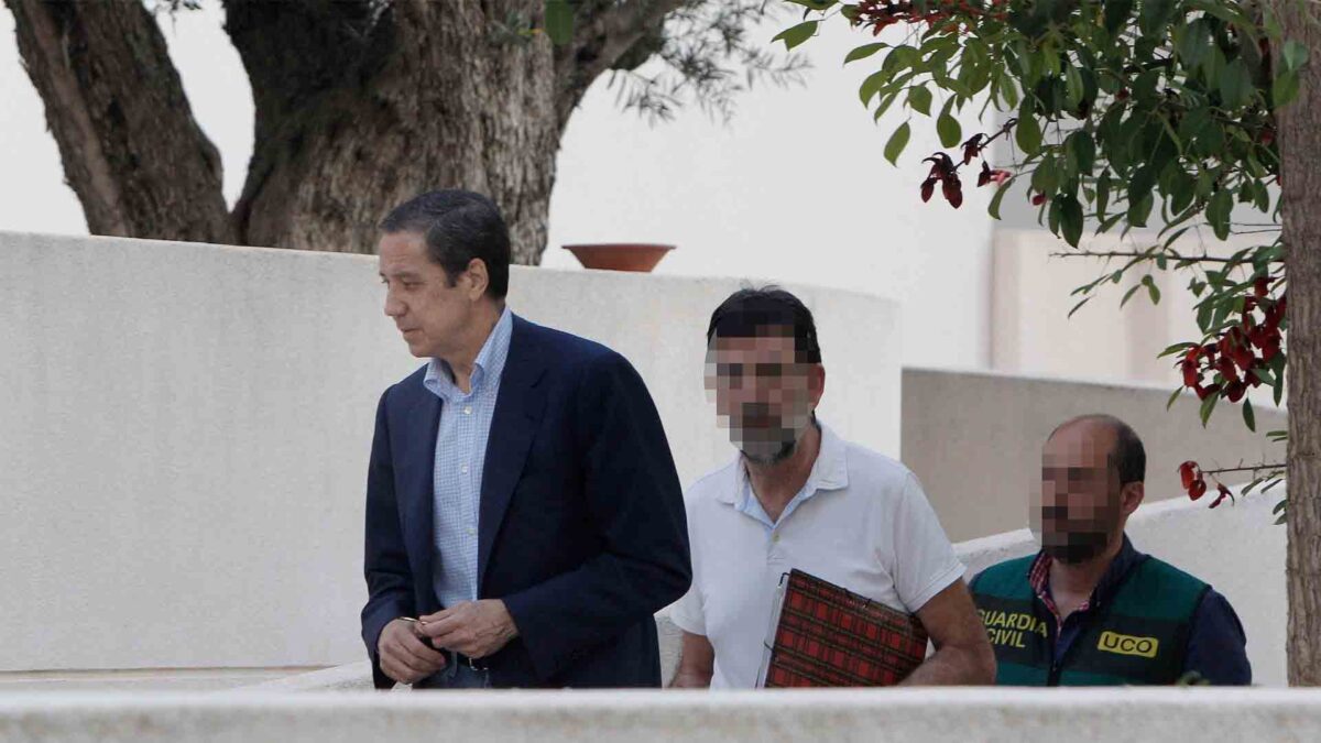 La Guardia Civil traslada a Zaplana a Madrid para registrar su casa y oficina