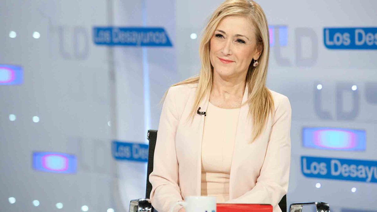 La juez imputa a otras dos profesoras y a un alumno del máster de Cifuentes