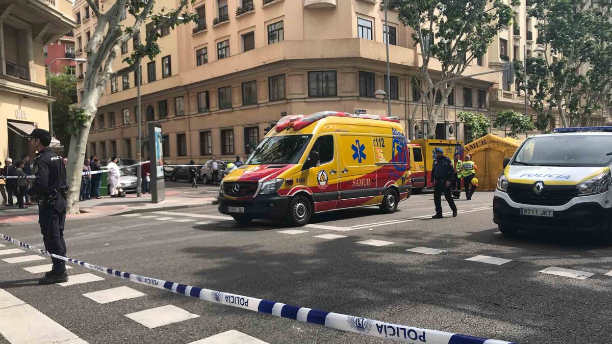 Los bomberos trabajan a contrarreloj para rescatar a las víctimas del edificio derrumbado en Madrid