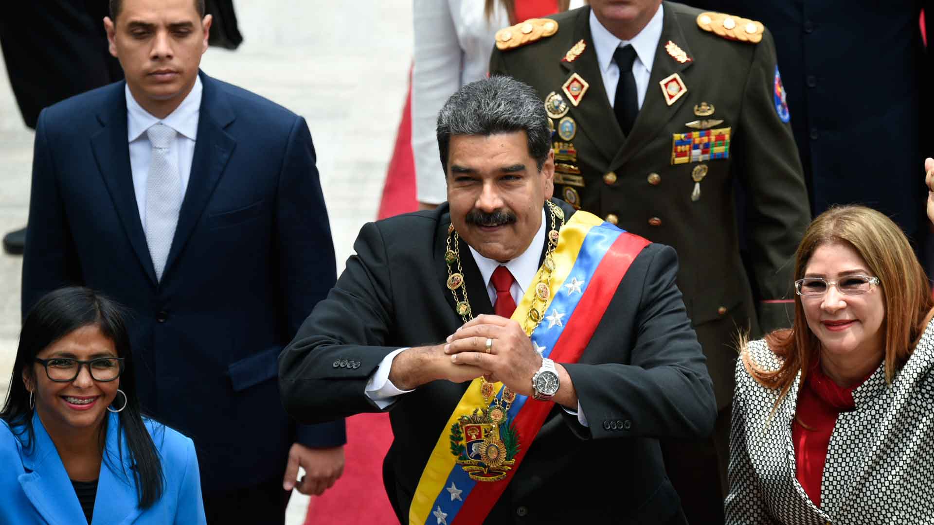Maduro se salta la Constitución y es investido como presidente por la chavista Constituyente