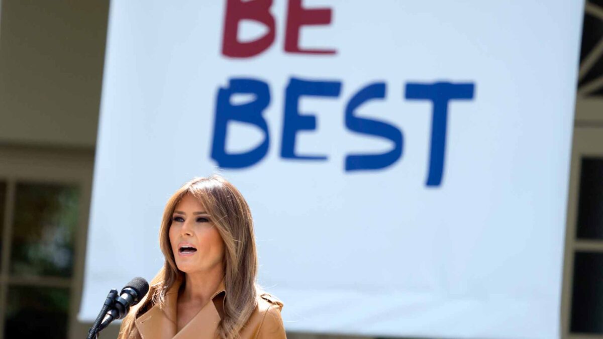 Melania Trump aumenta su popularidad al alejarse de la sombra de su marido