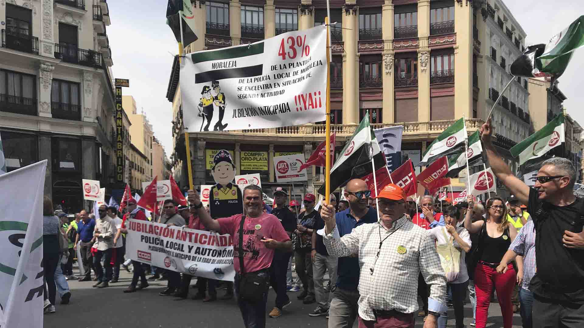 Miles de policías municipales reclaman en Madrid la jubilación anticipada