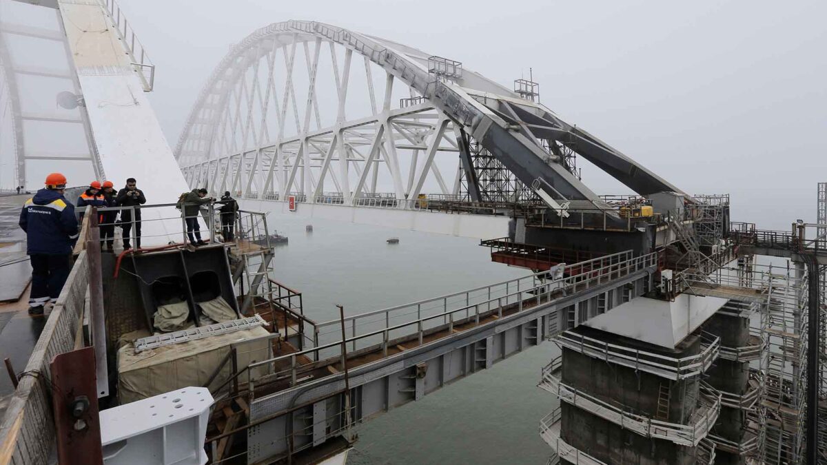 Putin inaugura el puente que une Rusia con Crimea, anexionada en 2014