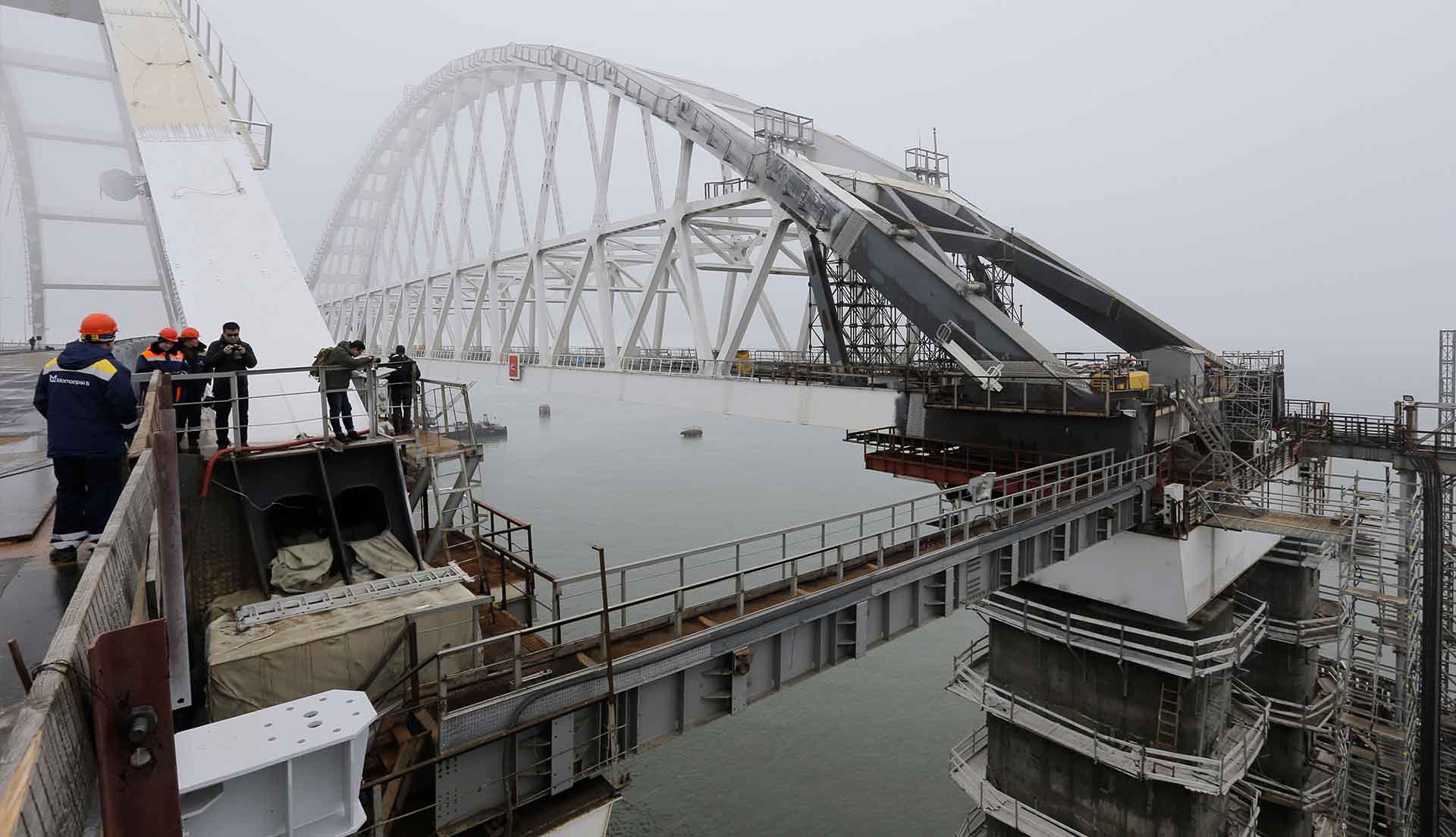 Putin inaugura el puente que une Rusia con Crimea, anexionada en 2014