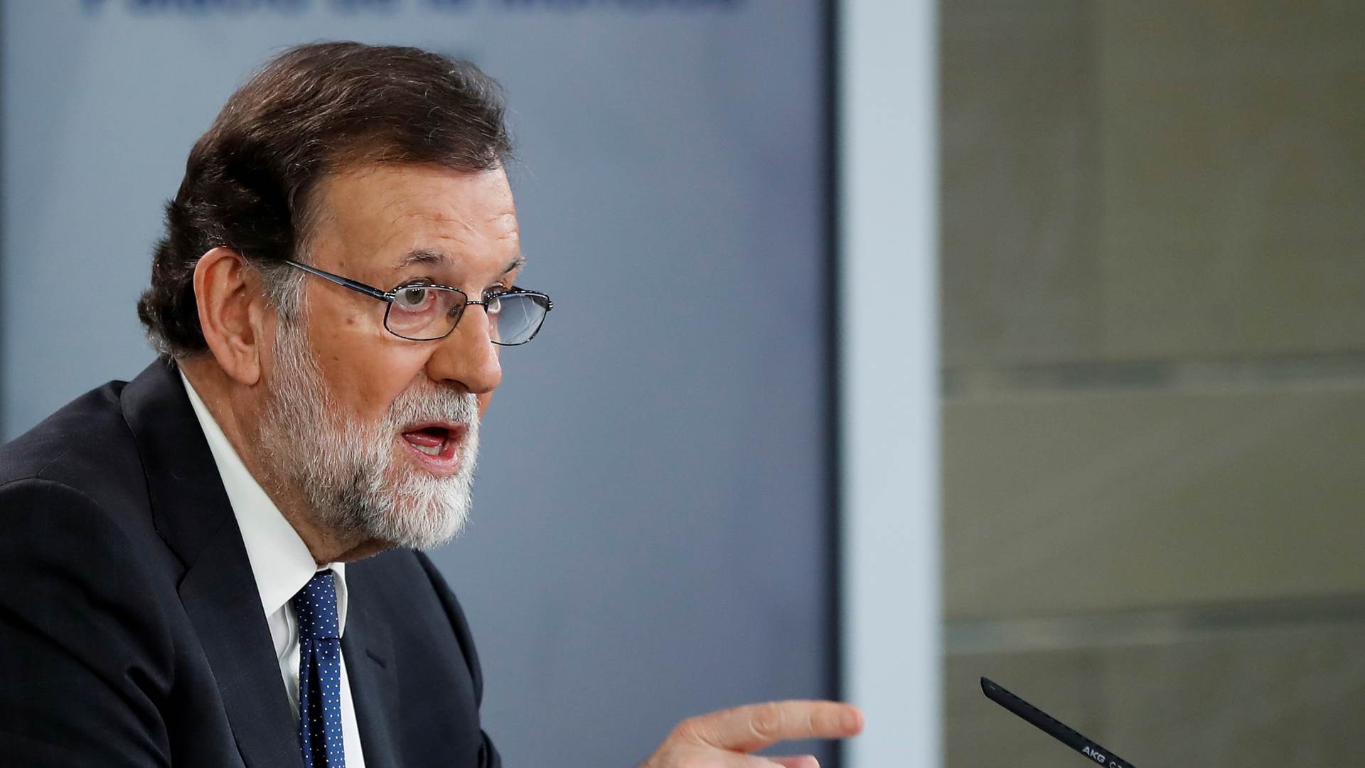 Rajoy descarta dimitir por la moción de censura anunciada por Sánchez
