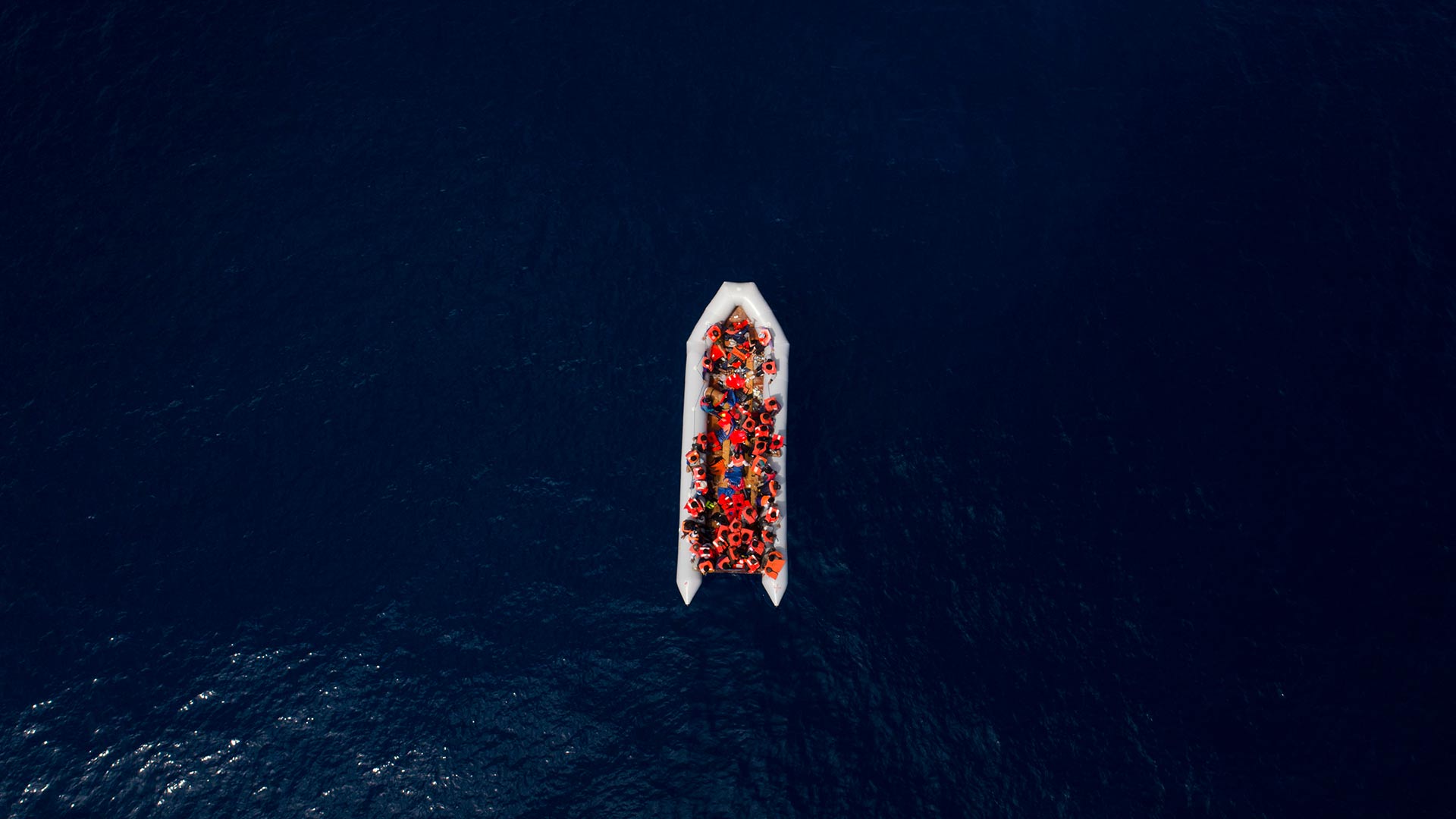 Rescatados 19 inmigrantes en Melilla que habían sido arrojados al mar desde una patera
