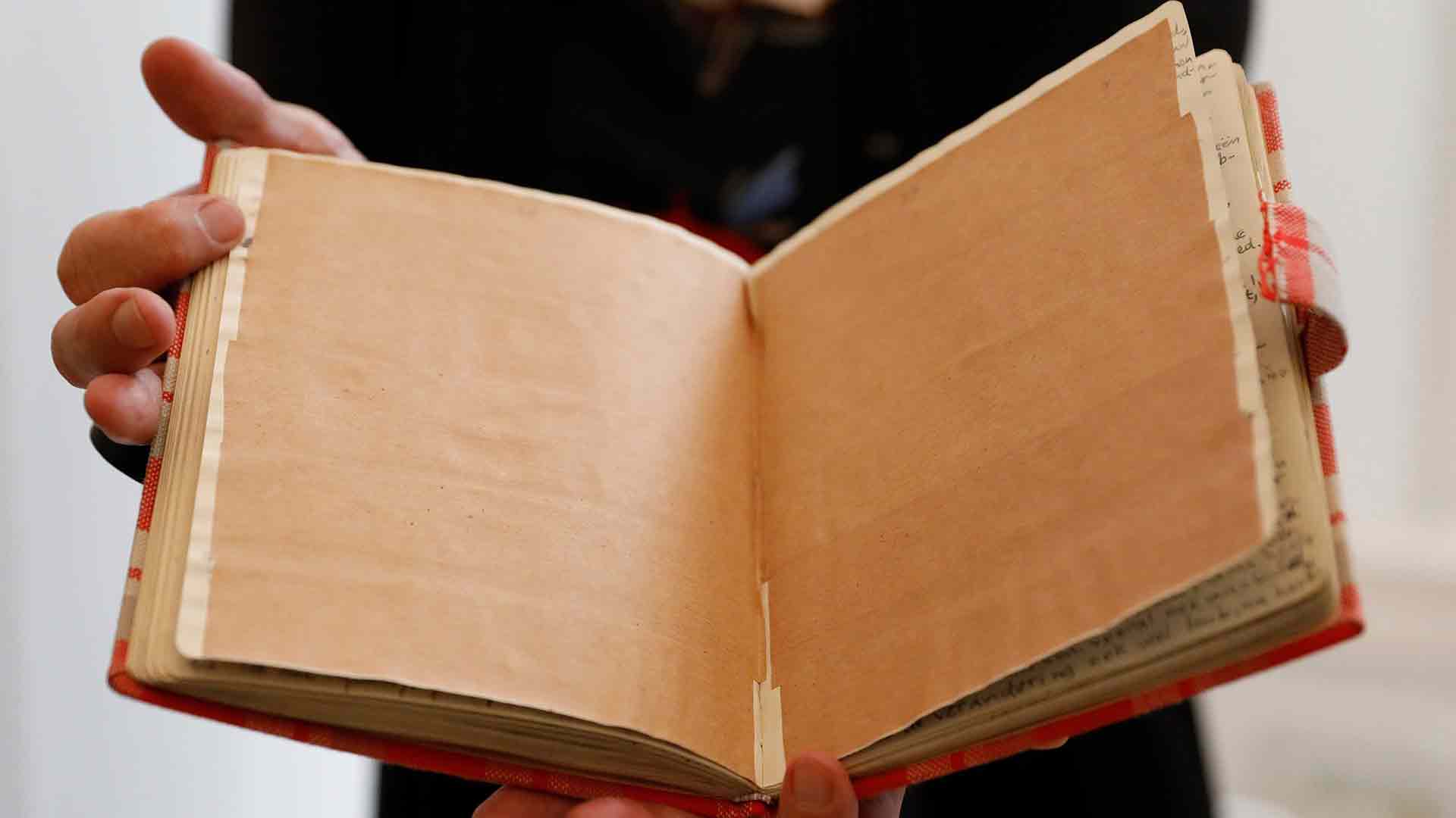 Reveladas dos páginas del diario de Ana Frank que muestran su curiosidad por el sexo